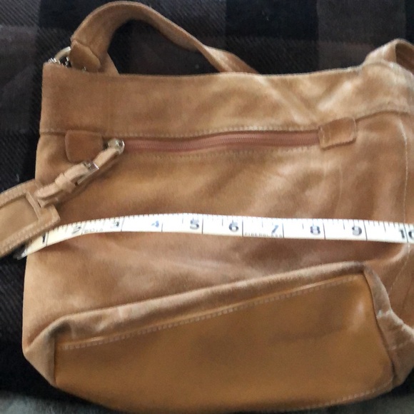 Suede genuine leather tan snaps close hobo type pocketbook one big section - Picture 5 of 7
